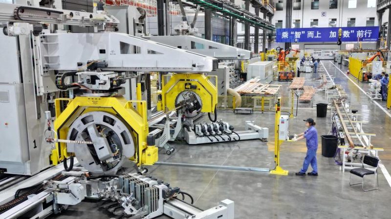 Produção industrial da China aumenta 5,7% em julho
