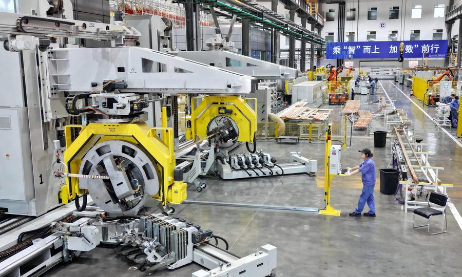 Produção industrial da China aumenta 5,7% em julho