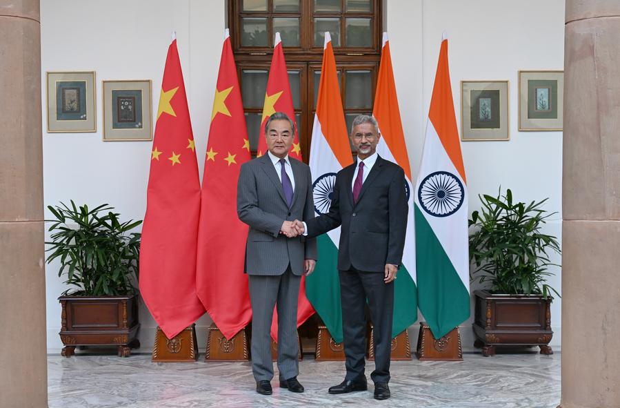 China e Índia concordam em manter ímpeto das relações bilaterais
