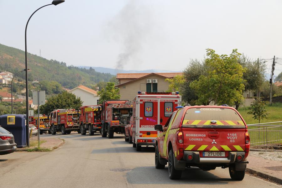 Incêndios florestais em Portugal ameaçam aldeias históricas
