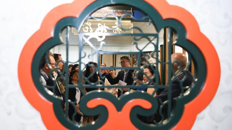 Exposição imersiva de estética da vida chinesa cativa público suíço