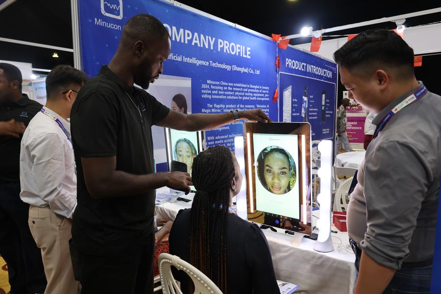 Empresas chinesas prometem suporte tecnológico para o setor de saúde da África Ocidental