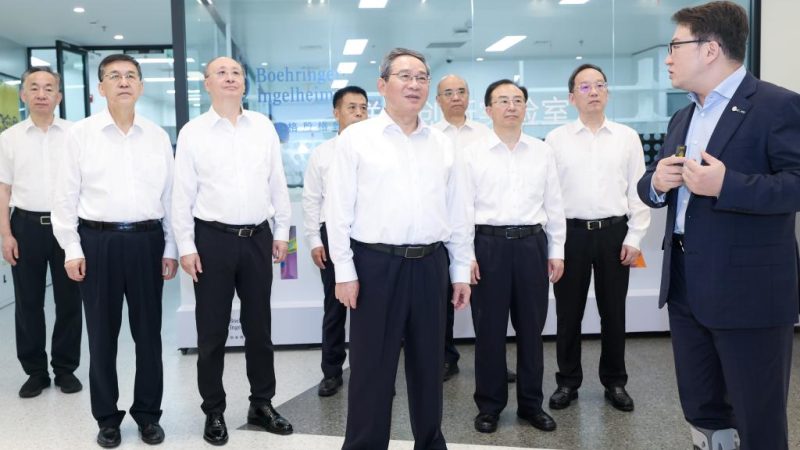 Primeiro-ministro chinês pede apoio científico e político para impulsionar indústria de biomedicina