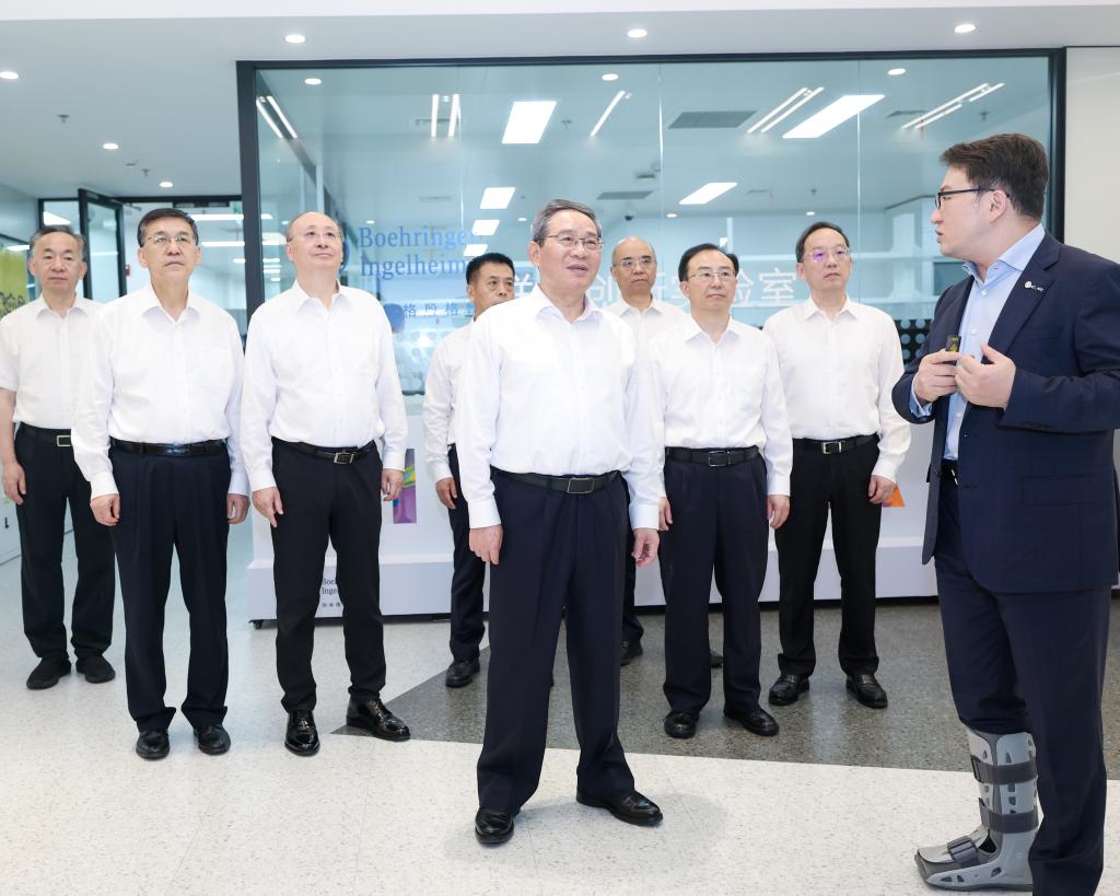 Primeiro-ministro chinês pede apoio científico e político para impulsionar indústria de biomedicina