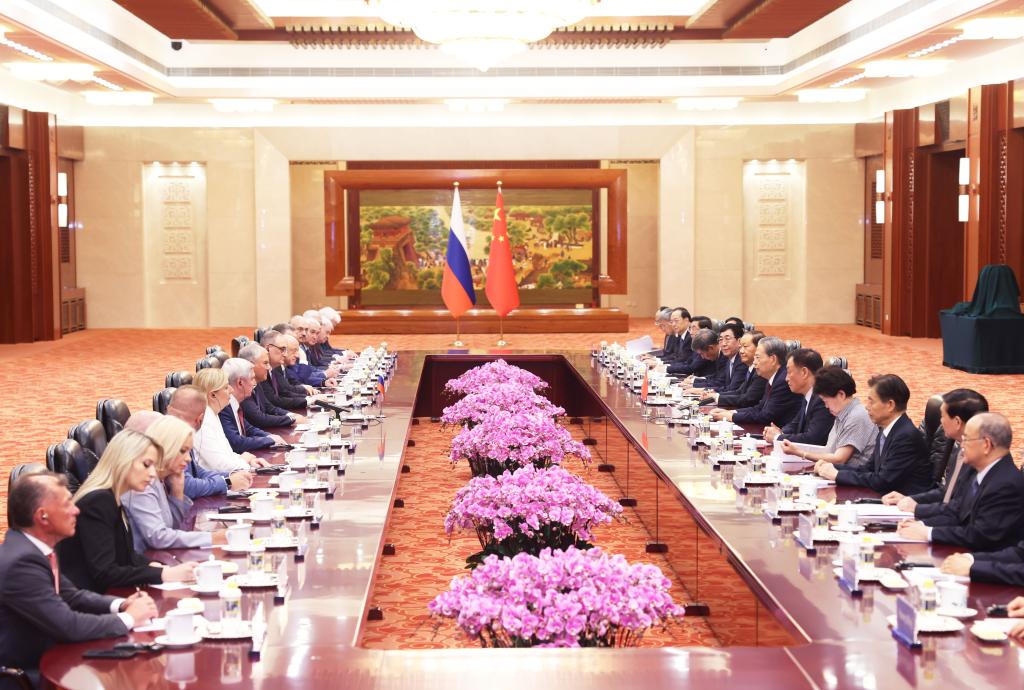 Chefe do Legislativo chinês pede fortalecimento da cooperação parlamentar China-Rússia