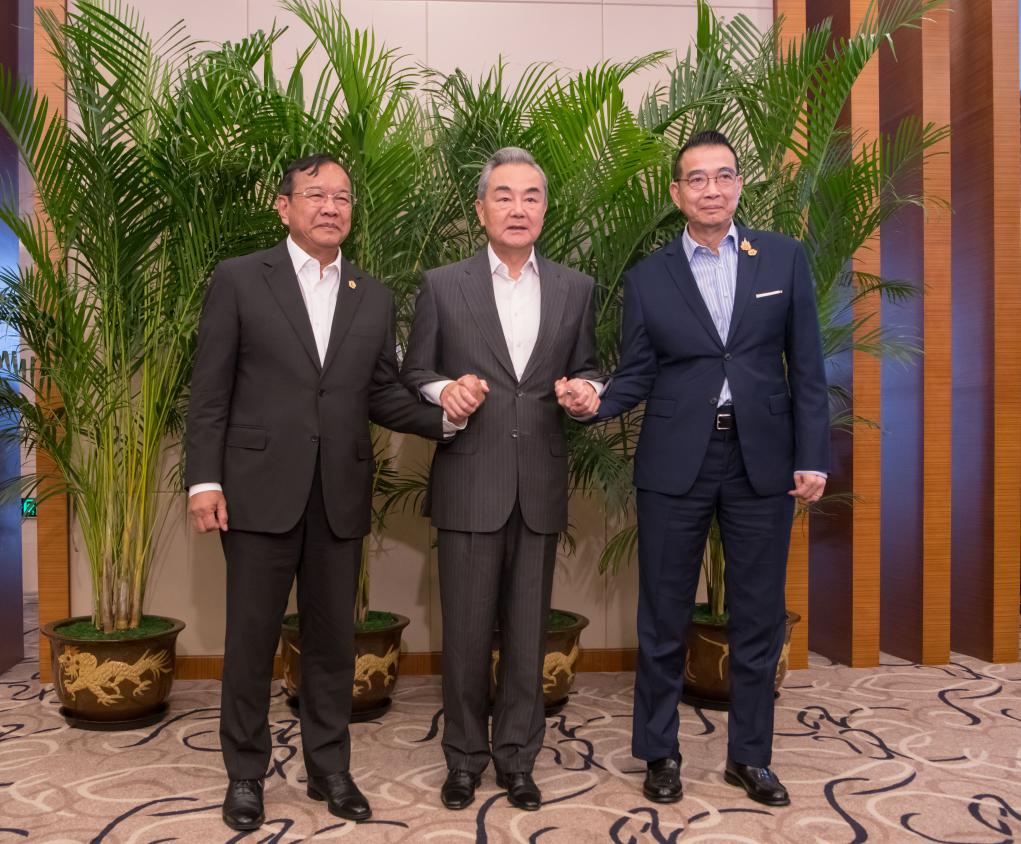 Chanceleres chinês, cambojano e tailandês compartilham reunião de chá no sudoeste da China