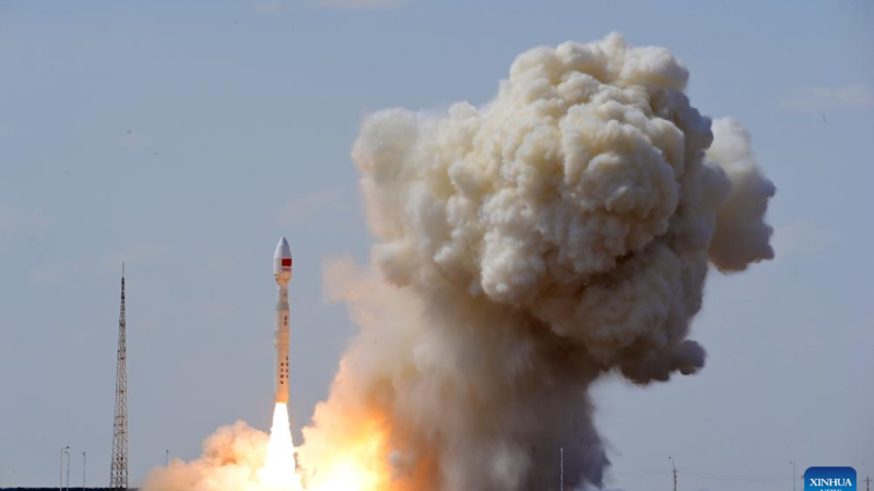 Foguete Lijian-1, da China, lança sete satélites