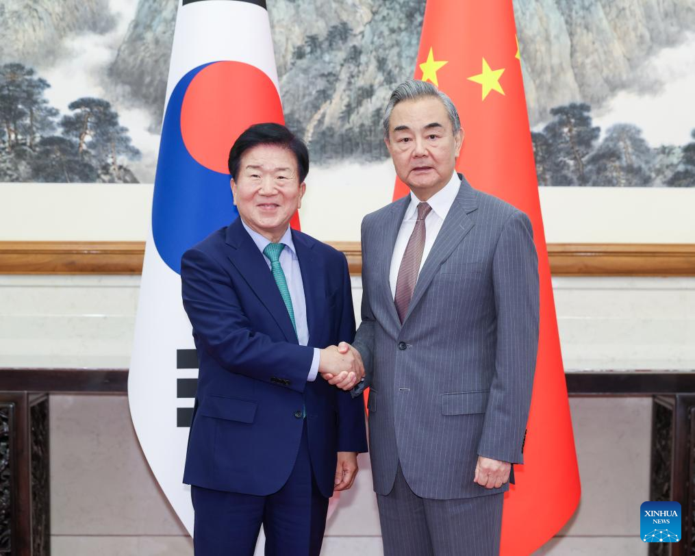 Ministro das Relações Exteriores chinês reúne-se com enviado especial do presidente da República da Coreia