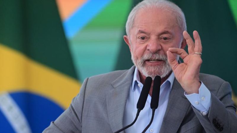 Lula afirma que o Brasil responderá ao aumento de tarifas dos EUA com um plano de contingência