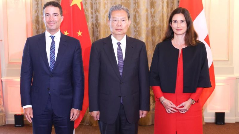 Principal legislador chinês pede desenvolvimento de alto nível de parceria estratégica inovadora com Suíça