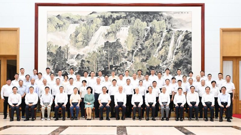 Alto funcionário do PCCh visita especialistas proeminentes