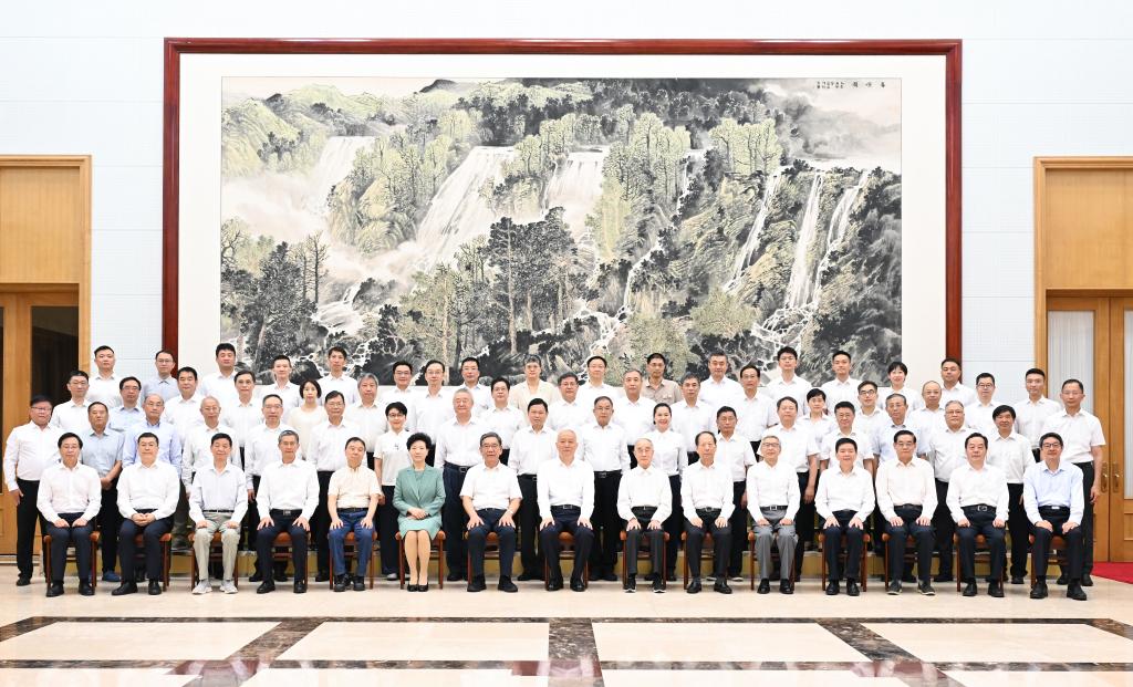 Alto funcionário do PCCh visita especialistas proeminentes