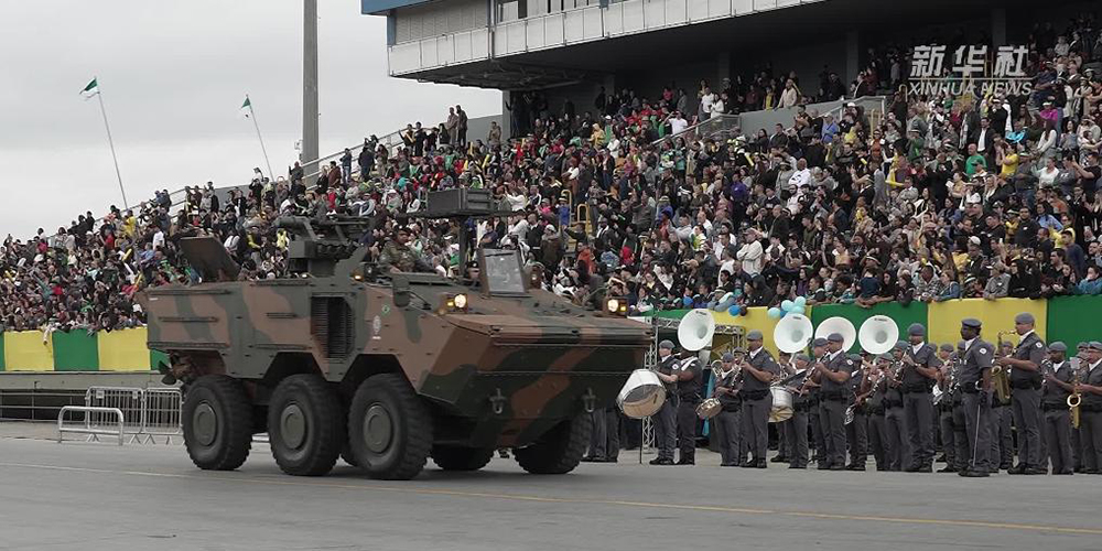 Desfile Cívico em São Paulo: Patriotismo e amor ao Brasil