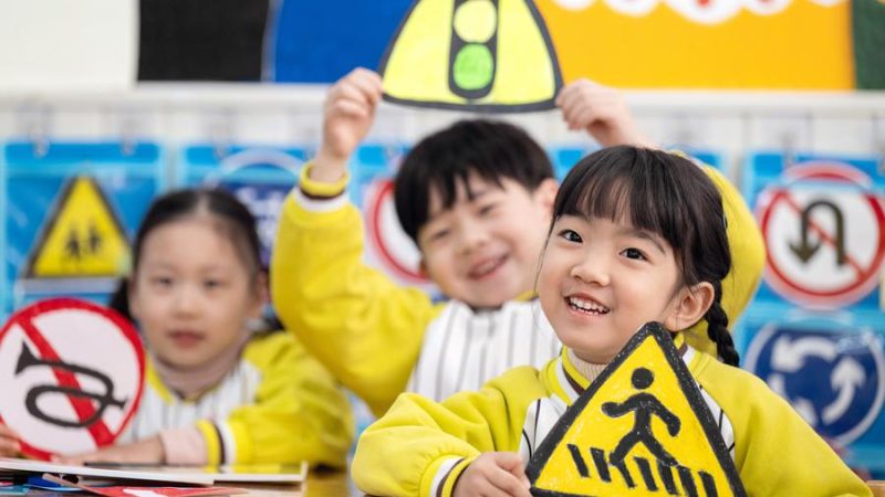 China cria sistema de subsídios para cuidados infantis a fim de impulsionar crescimento populacional