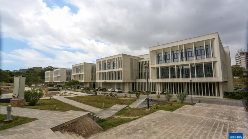 Na principal universidade da Tanzânia, biblioteca construída por chineses abre novas portas para estudantes