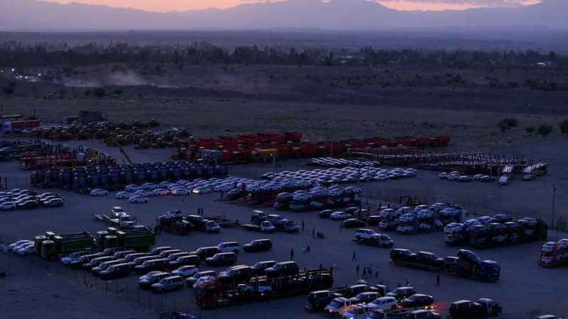 “Barqueiros” de Horgos acompanham jornada de veículos chineses rumo ao oeste