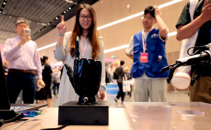 Shanghai pretende reunir mil empresas de IA