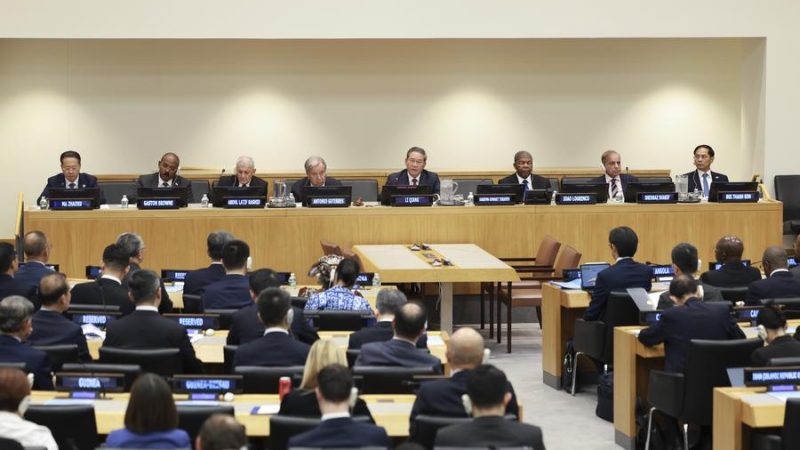 China está disposta a trabalhar com todas as partes para implementar Iniciativa de Desenvolvimento Global, diz premiê