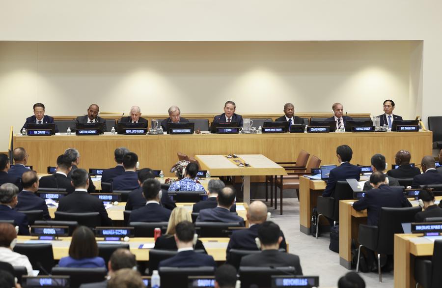 China está disposta a trabalhar com todas as partes para implementar Iniciativa de Desenvolvimento Global, diz premiê