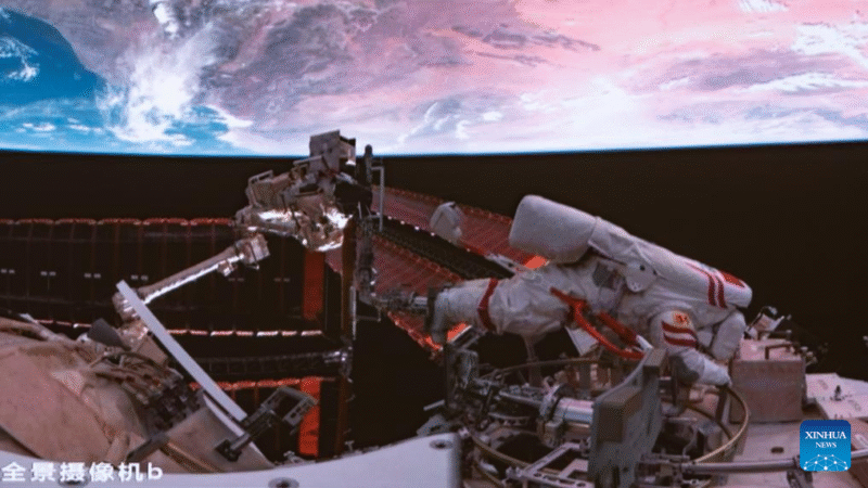 Taikonautas da Shenzhou-20 concluem quarta série de atividades extraveiculares