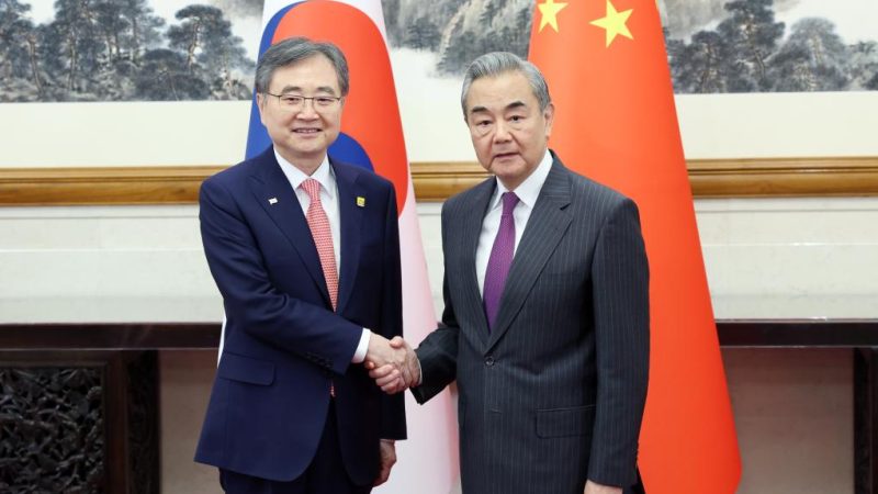 Mais alto diplomata chinês mantém conversas com chanceler da República da Coreia