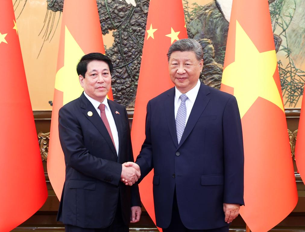 Xi reúne-se com presidente vietnamita