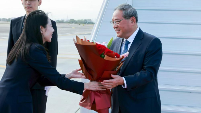 Premiê chinês chega a Nova York para debate geral da 80ª sessão da Assembleia Geral da ONU