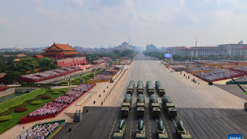 China revela tríade nuclear pela primeira vez em desfile