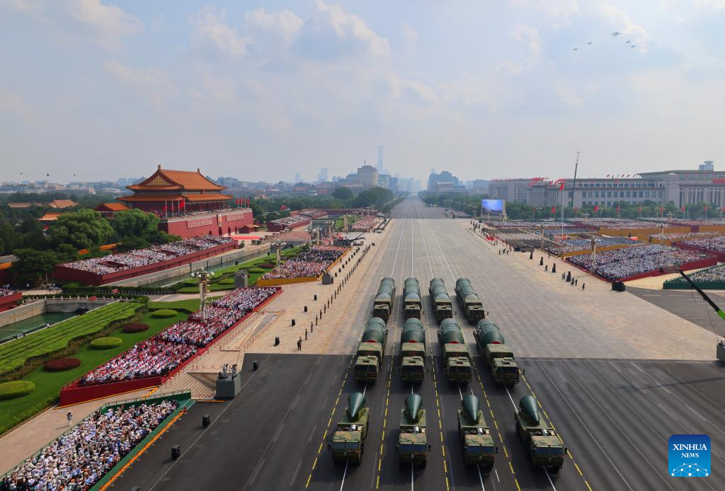 China revela tríade nuclear pela primeira vez em desfile