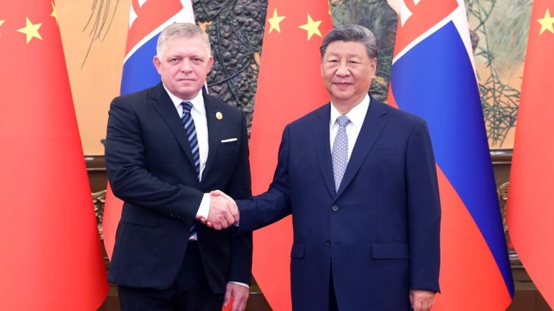 Xi reúne-se com primeiro-ministro eslovaco