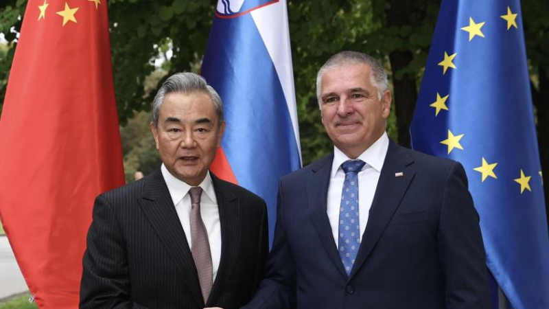 Crescimento da China oferece oportunidades para Eslovênia e além, diz chanceler chinês