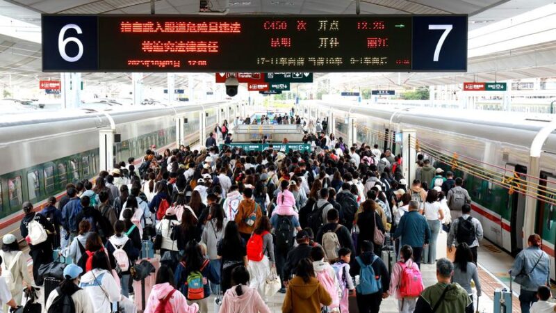 Viagens ferroviárias de passageiros da China atingem recorde no Dia Nacional