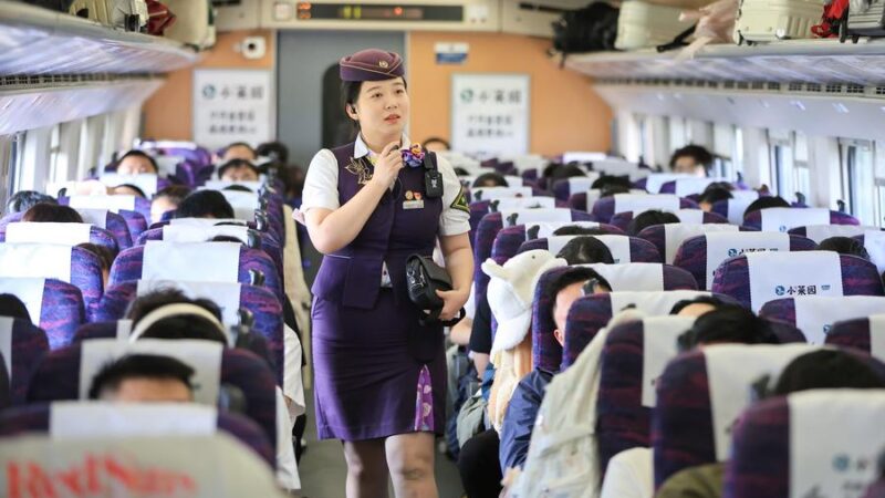 China registra trânsito recorde de passageiros na primeira metade do feriado do Dia Nacional