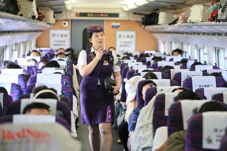 China registra trânsito recorde de passageiros na primeira metade do feriado do Dia Nacional