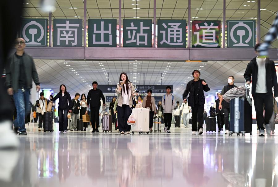 China registra 2,4 bilhões de viagens transregionais de passageiros durante o feriado
