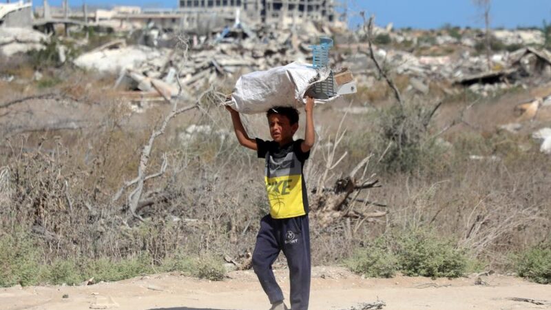 Calma frágil retorna a Gaza enquanto milhares de moradores deslocados seguem para o norte