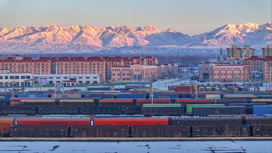 Partidas de trens de carga China-Europa pelos dois principais portos ferroviários de Xinjiang já superam 100 mil