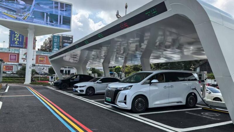 China revela plano trienal para melhorar infraestrutura de carregamento de veículos elétricos