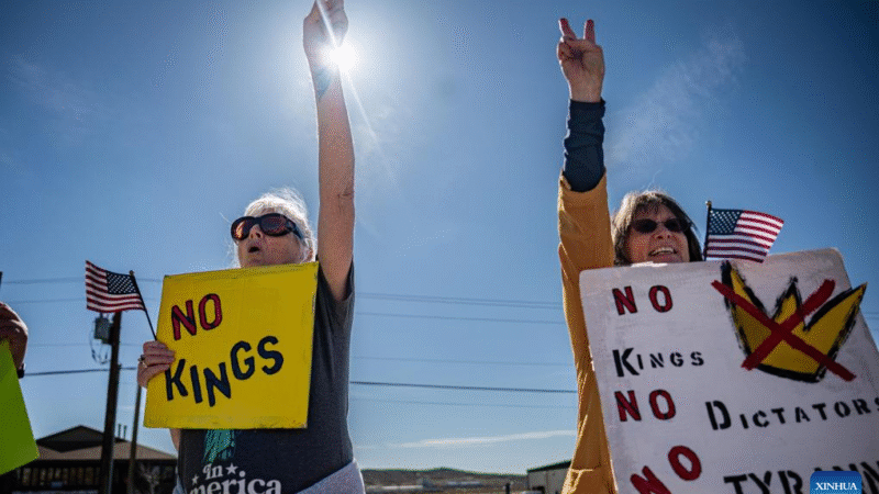 Milhões de pessoas participam de protestos “No Kings” nos EUA em meio à paralisação prolongada do governo