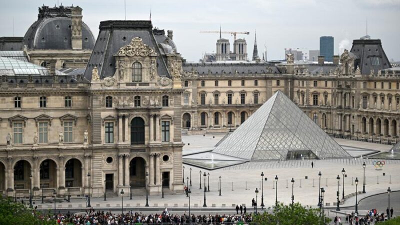O que saber sobre o roubo descarado ao Louvre em Paris