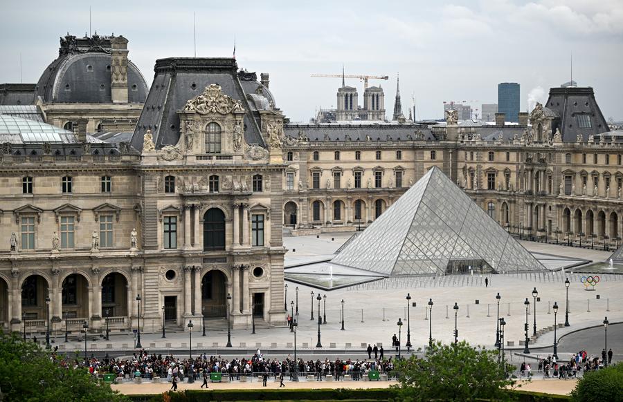 O que saber sobre o roubo descarado ao Louvre em Paris