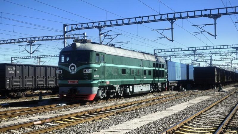 Porto de Horgos, em Xinjiang, movimenta mais de 8 mil trens de carga China-Europa em 2025