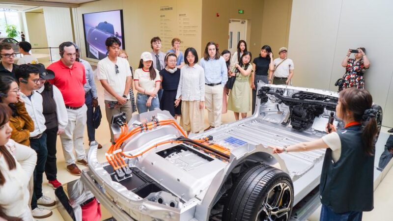 Comentário da Xinhua: EUA devem trabalhar com a China para garantir progresso constante nos laços bilaterais