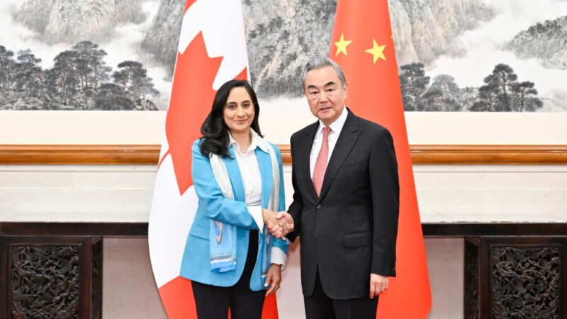 Chanceleres da China e do Canadá prometem melhorar relações bilaterais