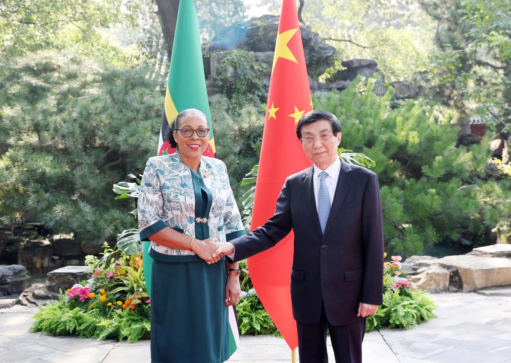 Mais alto conselheiro político da China reúne-se com presidente da Dominica