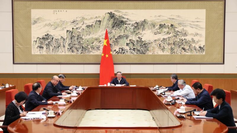 Premiê chinês pede reforma no trabalho de padronização para impulsionar desenvolvimento de alta qualidade