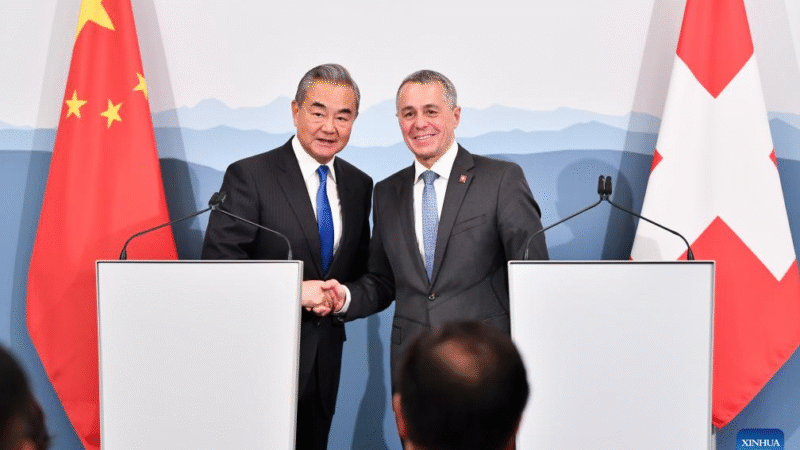 Chanceler chinês explica posições da China sobre acordo de primeira fase do cessar-fogo em Gaza