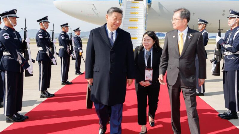 Xi chega à República da Coreia para reunião da APEC e visita de Estado