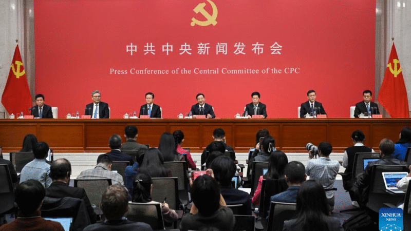 Xi desempenha papel decisivo na formulação das propostas da liderança do Partido para o 15º Plano Quinquenal, diz autoridade