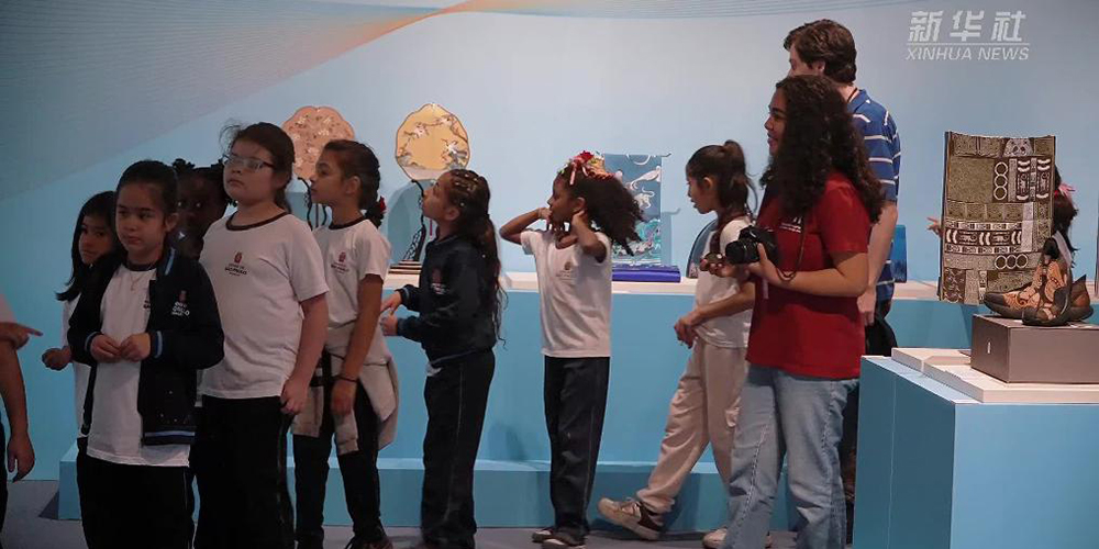 Seda como elemento de união e intercâmbio cultural é tema de exposição em São Paulo